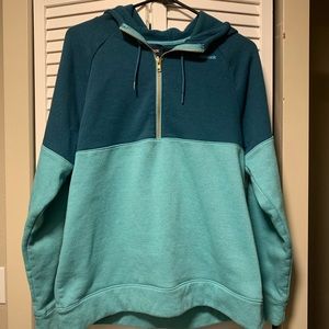 Women’s Reebok 1/4 zip hoodie. Size XL color light and dark green